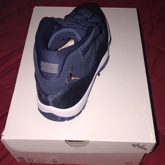 “Women’s Air Jordan 11 Retro Midnight Navy” Size 10 - Picture 4 of 6